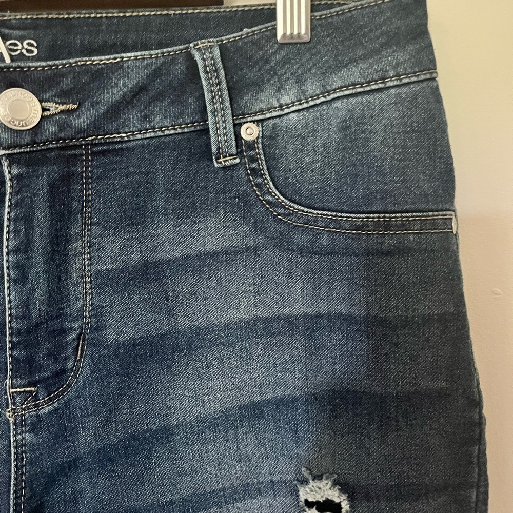 Distressed skinny jeans - Picture 2 of 9